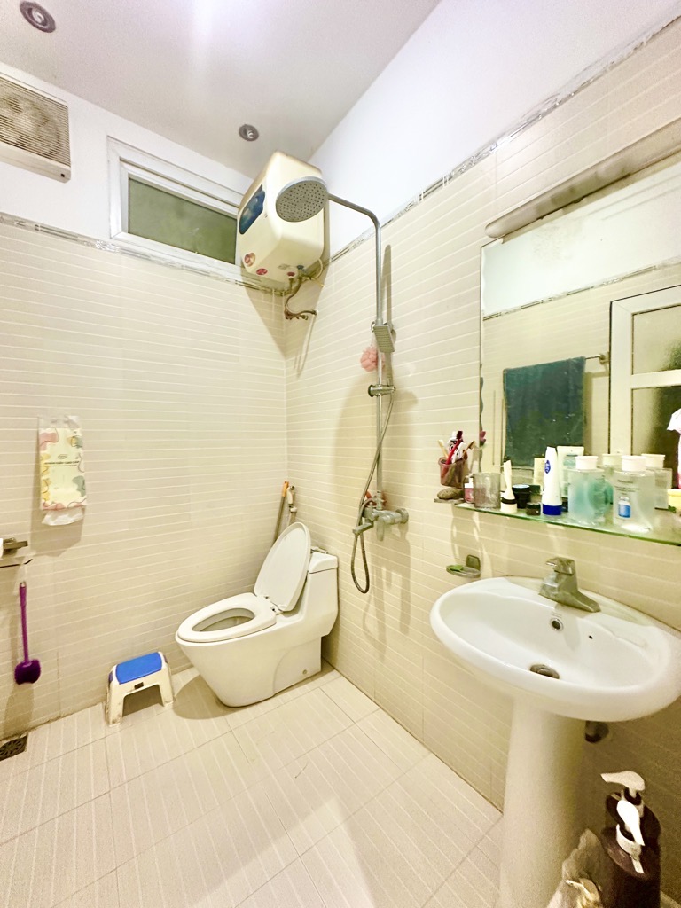 Bán nhà Nguyễn Ngọc Vũ ,DT 62m, Giá chỉ 8.5 tỷ.